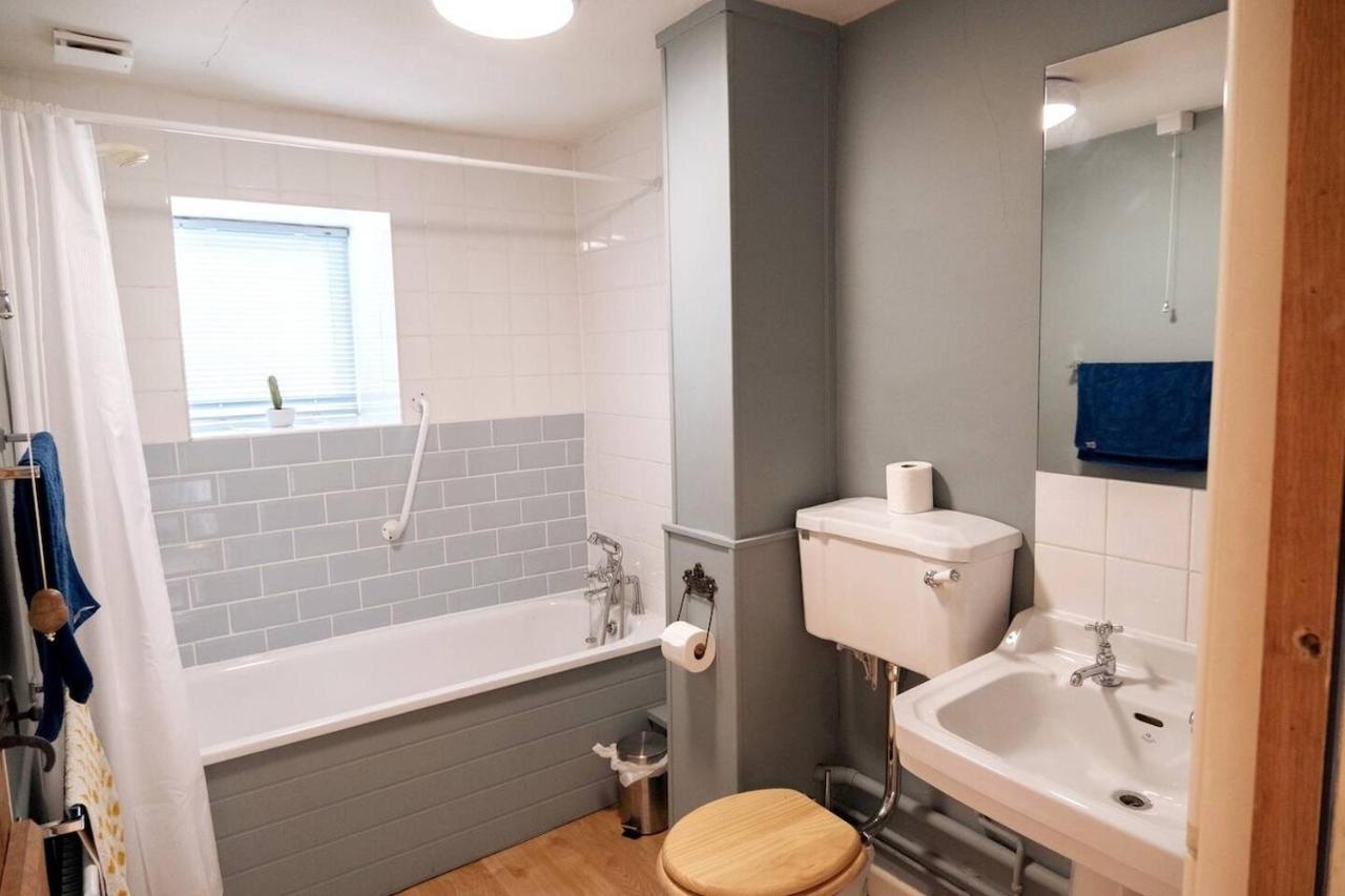 Lovely Property In The Heart Of Somerset, Sleeps 9 เชพตันมัลเล็ต ภายนอก รูปภาพ